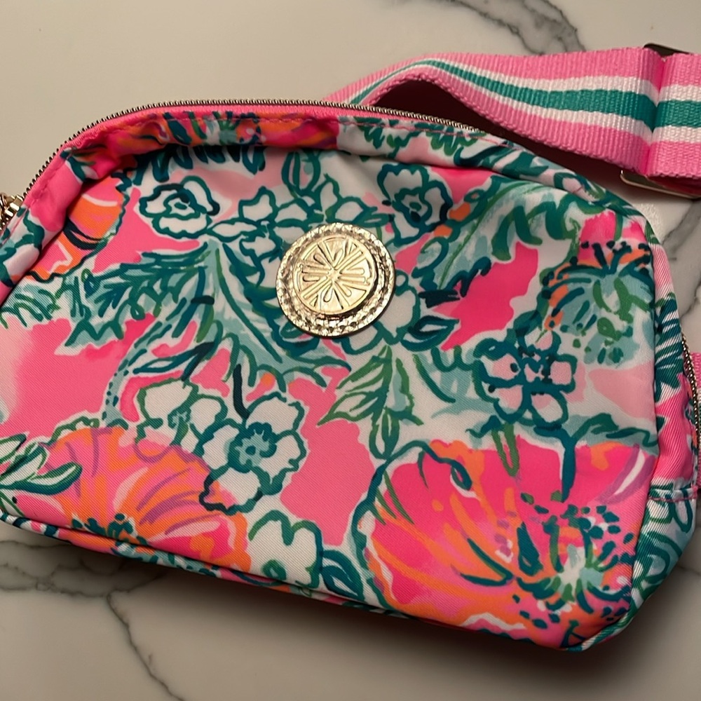ADORABLE PRETTY PREPPY Lily, Pulitzer, new pink and green floral fanny pack 💕 - Picture 2 of 4